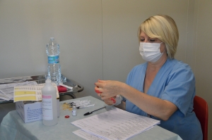 Vaccinazione volontari - preparazione dosi